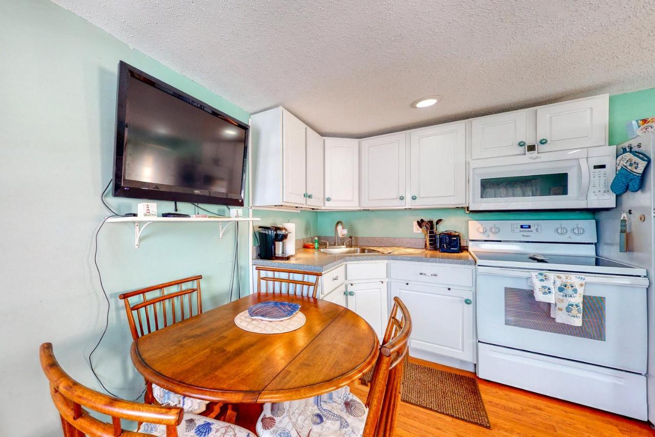 Hampton Beach Hangout & Nancy'S Villa Exterior photo