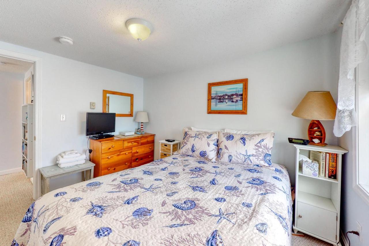 Hampton Beach Hangout & Nancy'S Villa Exterior photo