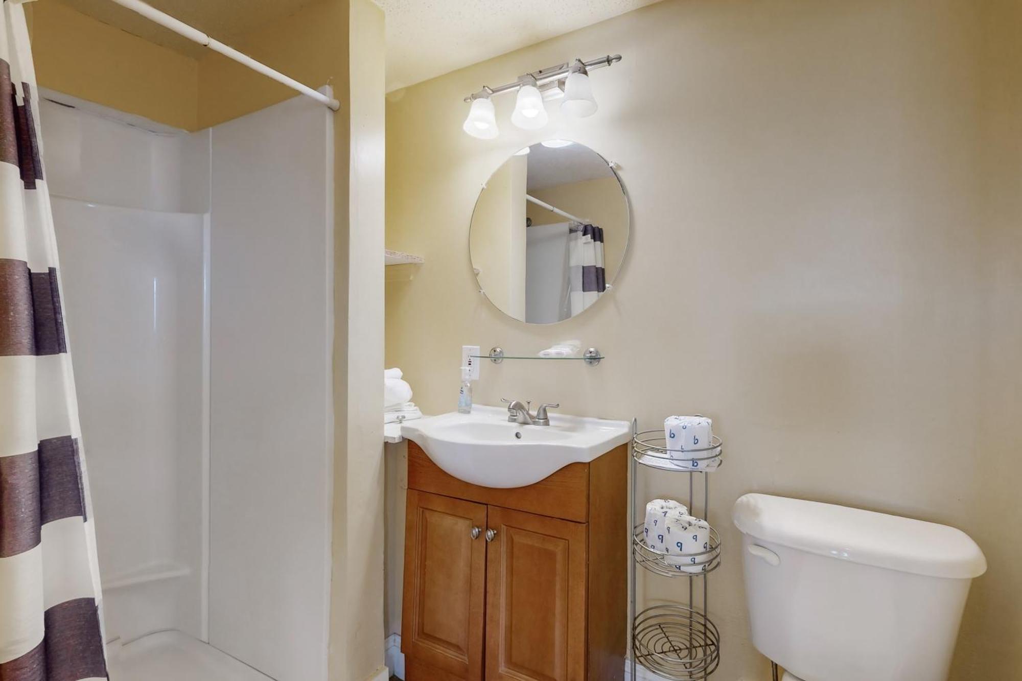 Hampton Beach Hangout & Nancy'S Villa Room photo