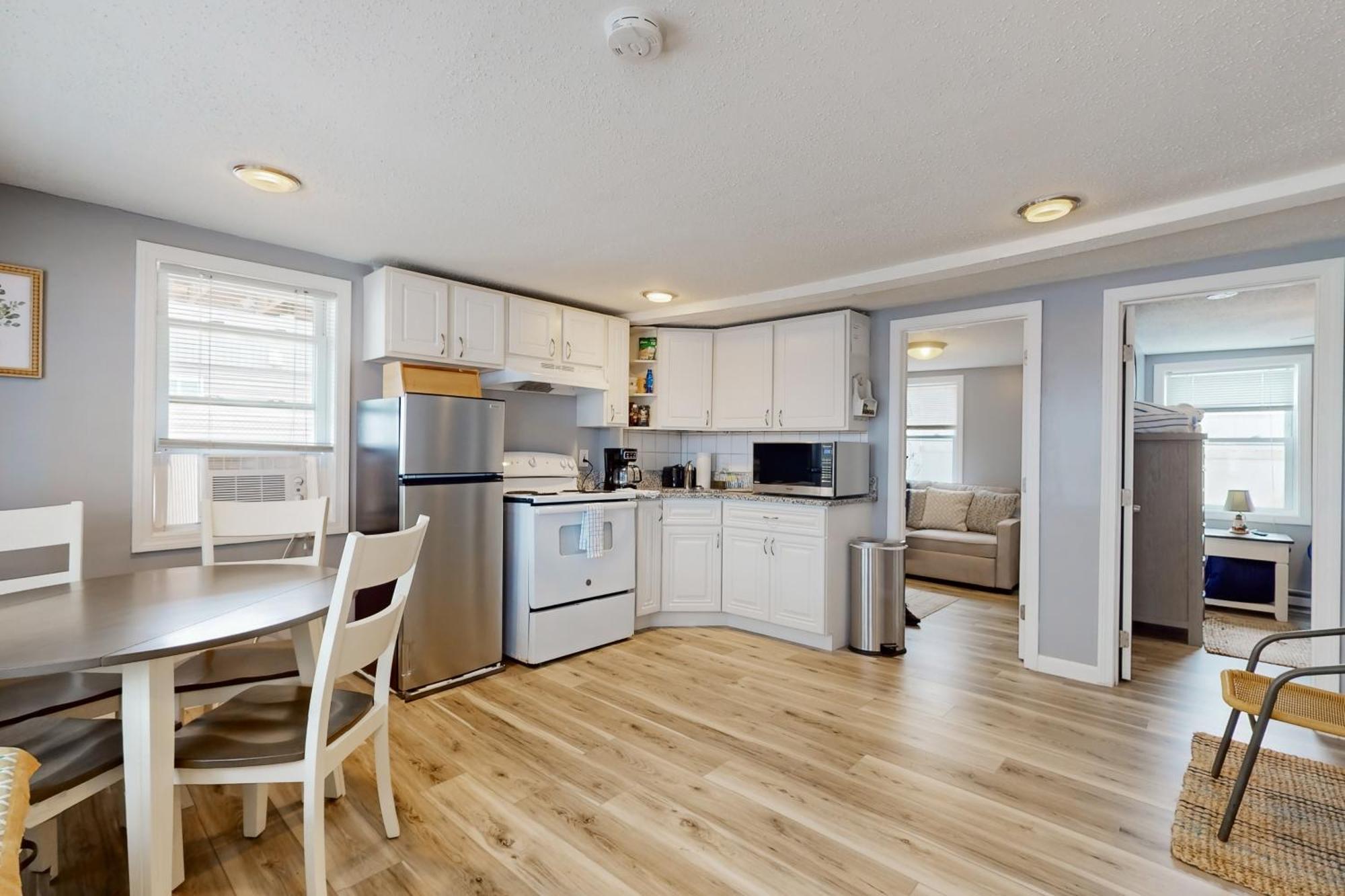 Hampton Beach Hangout & Nancy'S Villa Room photo