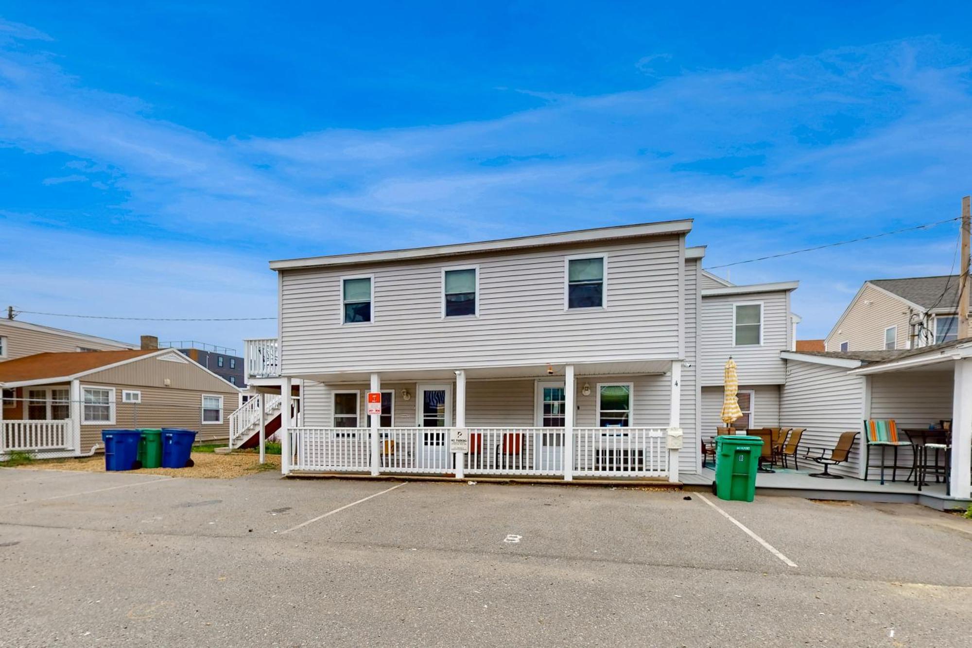 Hampton Beach Hangout & Nancy'S Villa Room photo