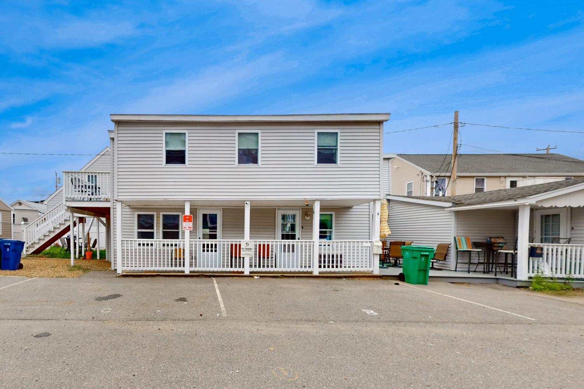 Hampton Beach Hangout & Nancy'S Villa Room photo