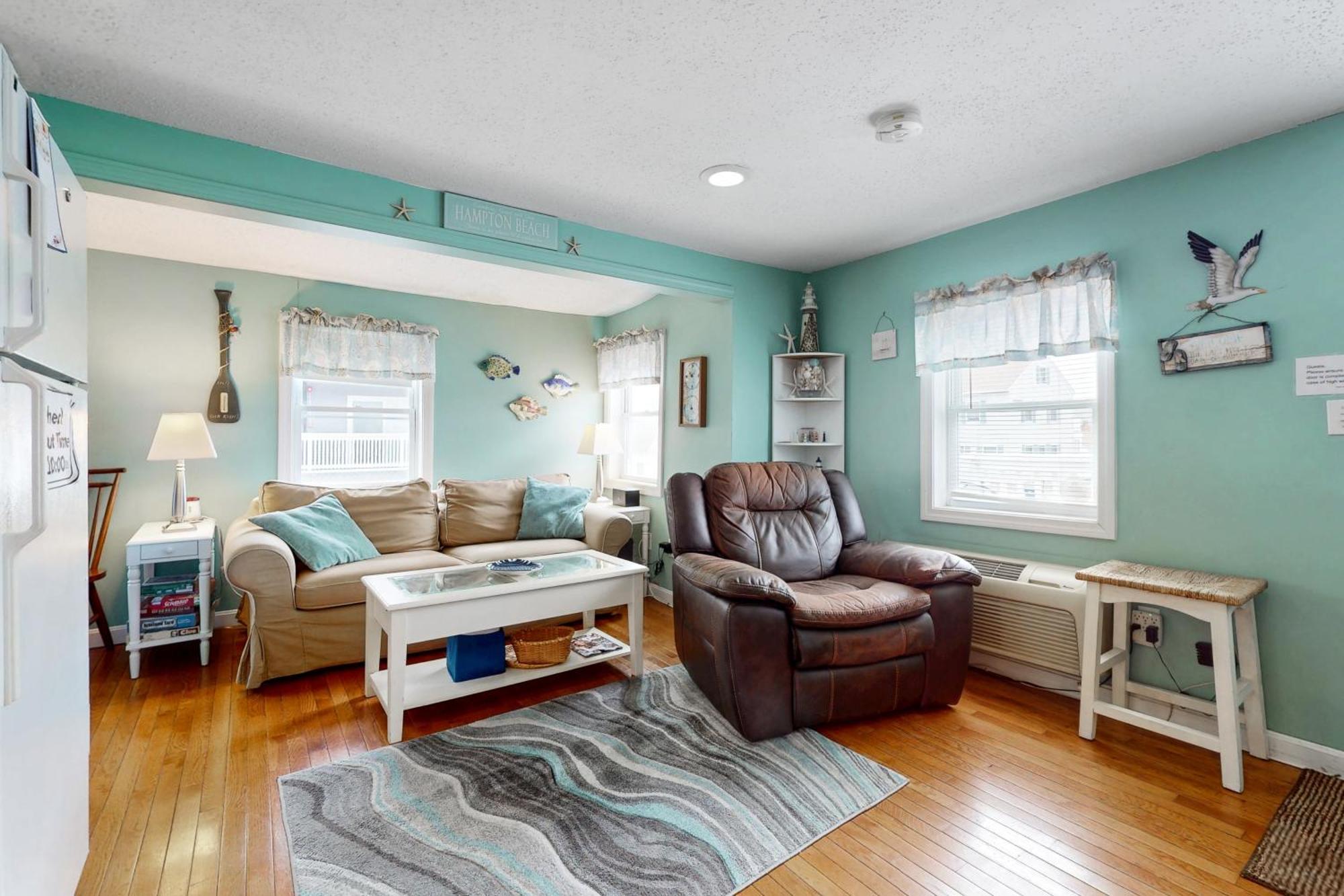 Hampton Beach Hangout & Nancy'S Villa Room photo