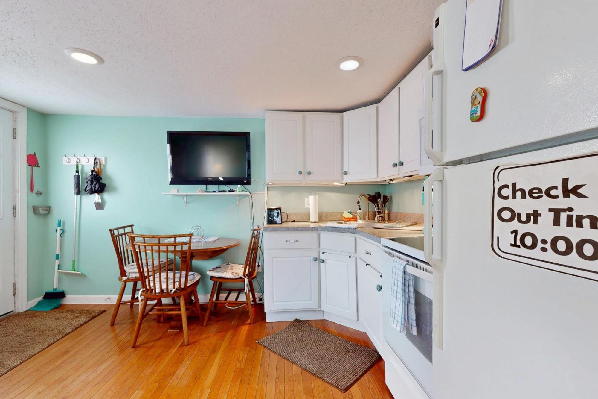 Hampton Beach Hangout & Nancy'S Villa Room photo